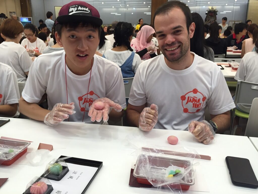 International students participating in the wagashi making workshop